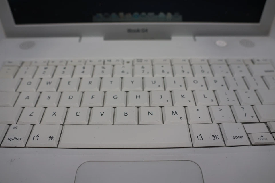 Macintosh iBook G4 1.07 GHz 14.1" LCD screen Mac OS 10.5.8 Model A1055- 1 .25 GB - Image 4 of 4