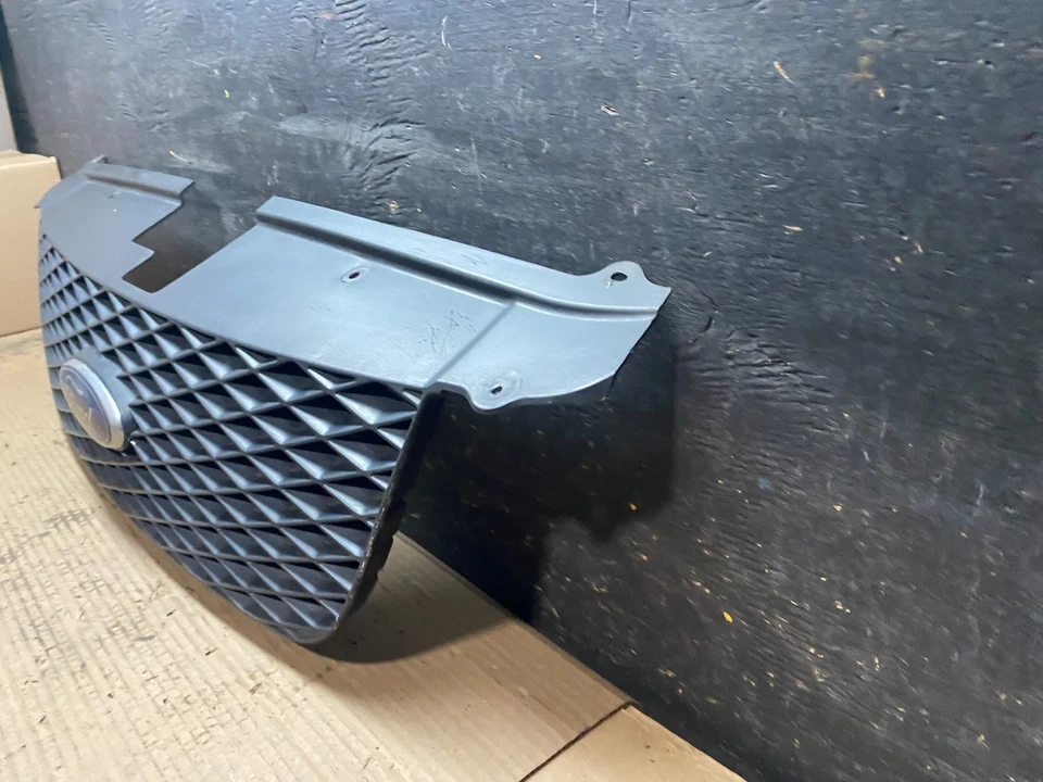 2005 2006 2007 Ford Freestyle Front Upper Grill Grille With Emblem v2476 DG - Image 2 of 4