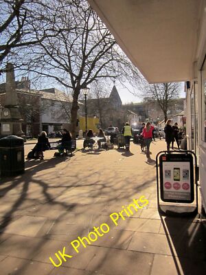 Foto 6x4 Die Ebenen, Totnes von der Ecke Fore Street. the cafe tab c2015