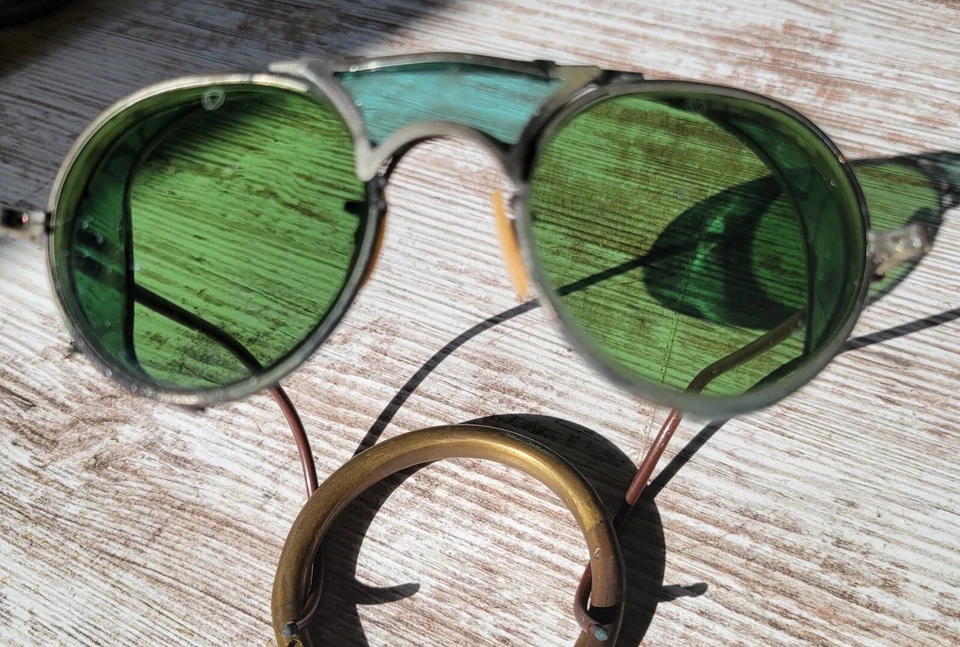 GAFAS DE SEGURIDAD BAUSCH & LOMB de colección con tazas laterales LENTES VERDES GAFAS antiguas de los años 40 Foto 3 de 4