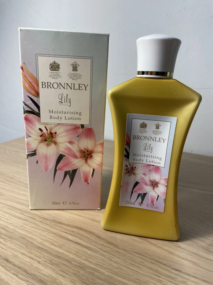 Bronnley England Lily Moisturizing Body Lotion NIB Pink/Blue 250ml vtg htf - Image 2 of 3
