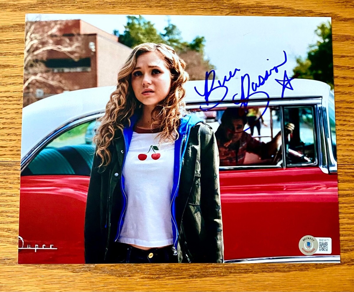 Brec Bassinger Sexy DC Stargirl Courtney Whitmore Signed 8x10 Photo Beckett  C