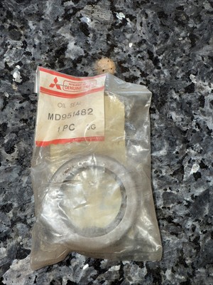 A40 Series Automatic Transmission Extension Housing Seal MD951482 For Mitsubishi