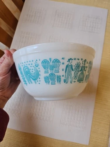Vintage Pyrex Amish Butterprint Mixing Bowl 402 White Turquoise 1 1/2 Qt