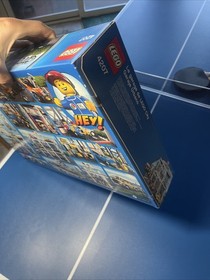 LEGO City Garage (4207, 933 pieces, 2012) New (old stock)