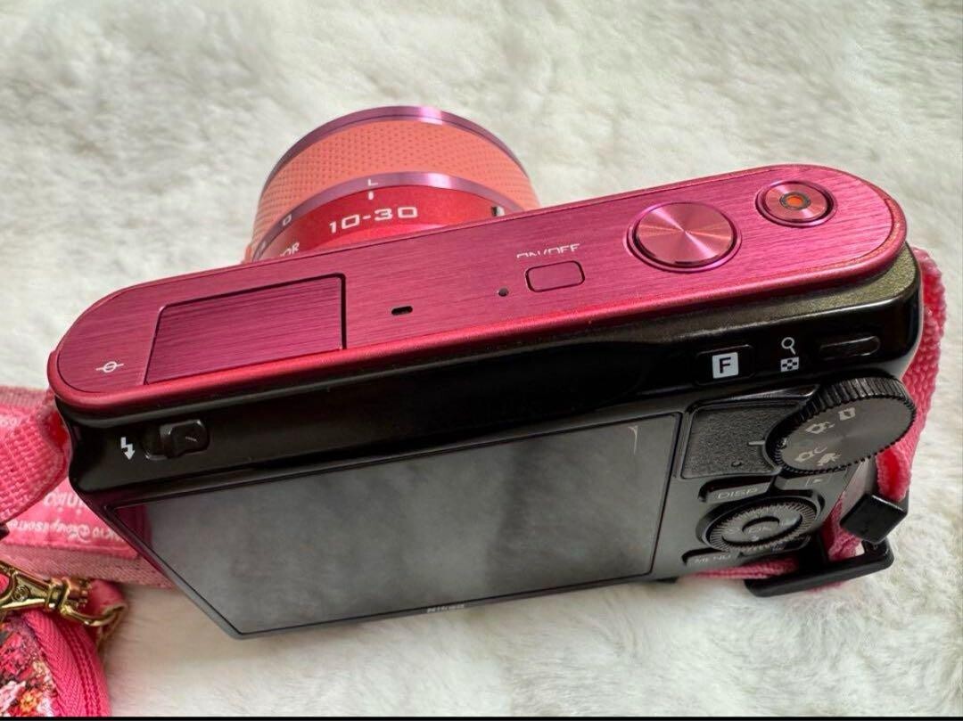 チェリーピンクニコン 1 J2 Nikon 1 J2 Mirrorless Camera, Pink {10.1MP} with 10-30mm f