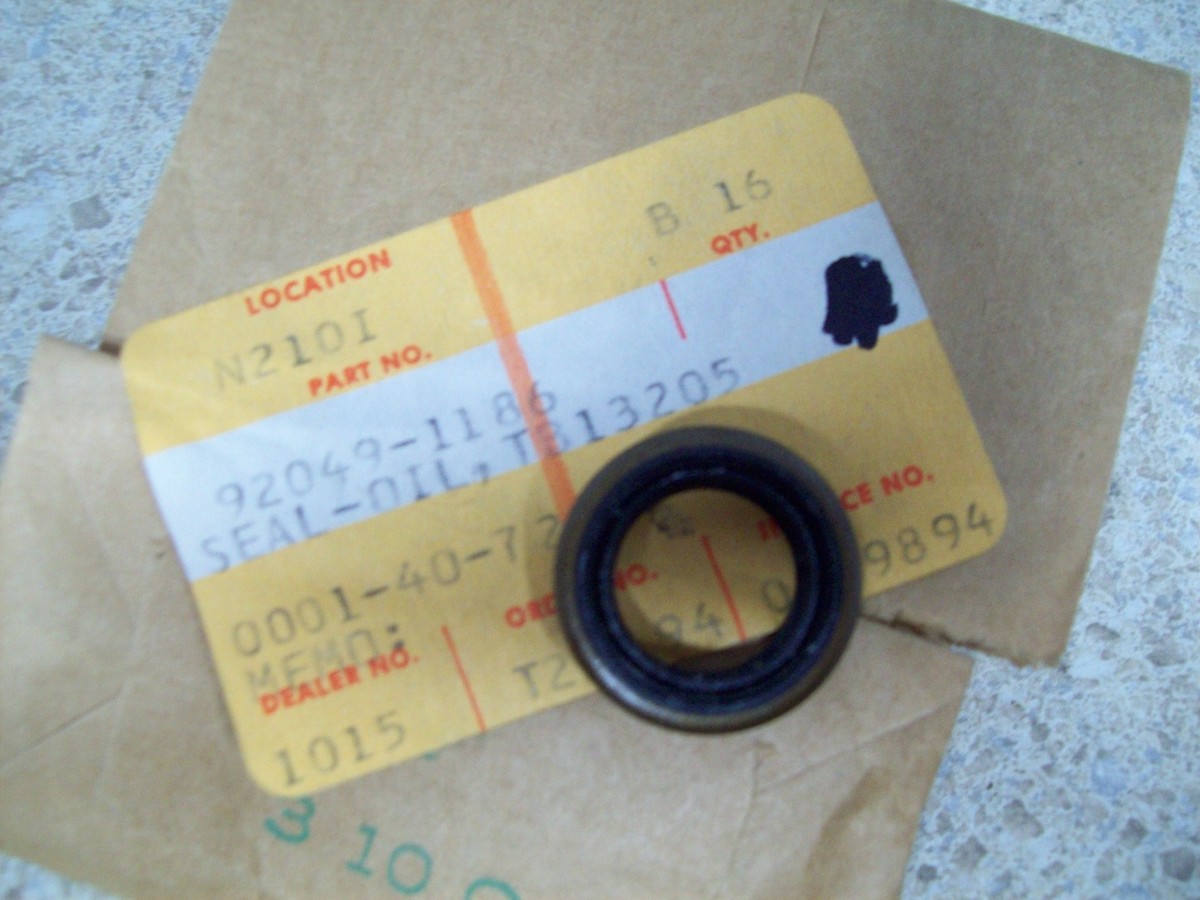 NOS OEM Kawasaki Oil Seal 1984-2000 ZX750-F4 ZR1100-C4 ZX900-A1
