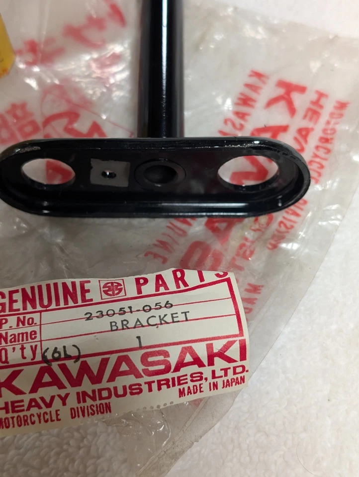 1977-1979 KAWASAKI KE250 Left Rear SINGAL BRACKET Part# 23051-056 NOS OEM - Image 4 of 4
