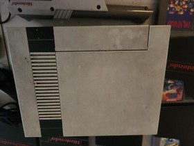 Nintendo NES Console 2 Controllers Zapper &bull; 20 Games Cleaner  Adapter Huge Lot