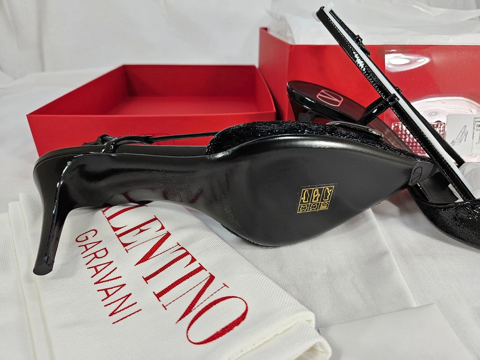Valentino Garavani décolleté da donna con logo a V a punta 7 US MSRP $1.150