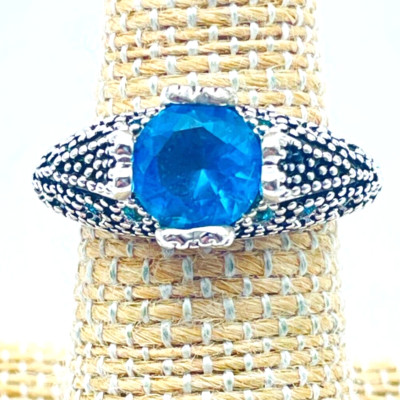 Silver Tone Band Ring Blue Glass Bead Openwork Shank