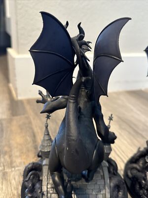 2 Disney Villains Maleficent Dragon Q-Fig Max Elite Quantum