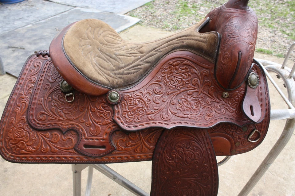 15" Crates Western Saddle #148 - Image 2 of 4