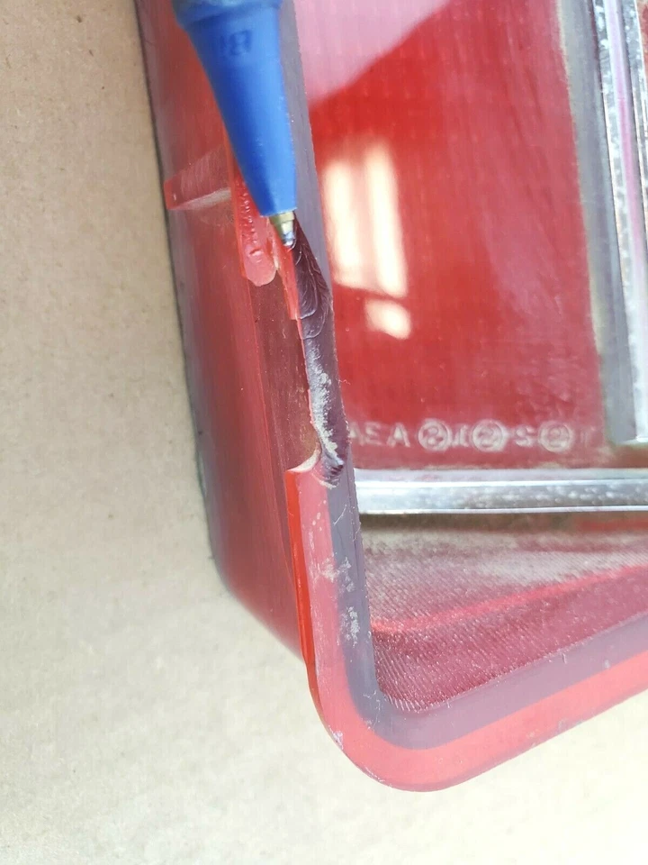 Б/у линза заднего фонаря 1975-1977 Chrysler Cordoba 3881613 - Изображение 2 из 4