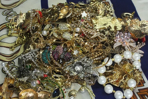 Vintage Style Now Bulk Jewelry Lot 30 Pieces NO Junk ALL Good Wear All Brooch