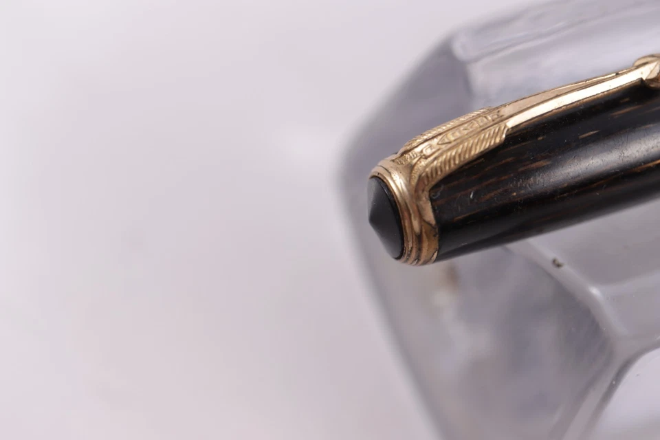 Pluma Estilográfica Parker Golden Shadow Wave Vac Fill Foto 4 de 4