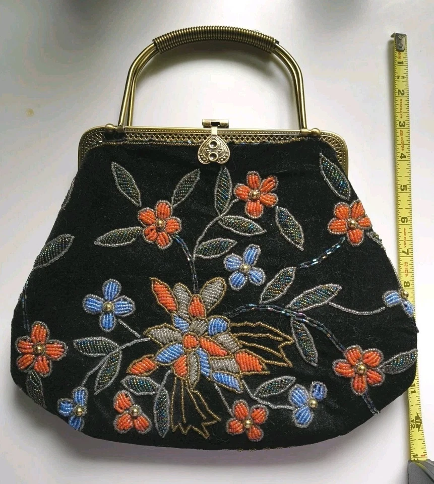 Bolso sin asas de terciopelo con cuentas florales con asa convertible cadena para el hombro Foto 4 de 4