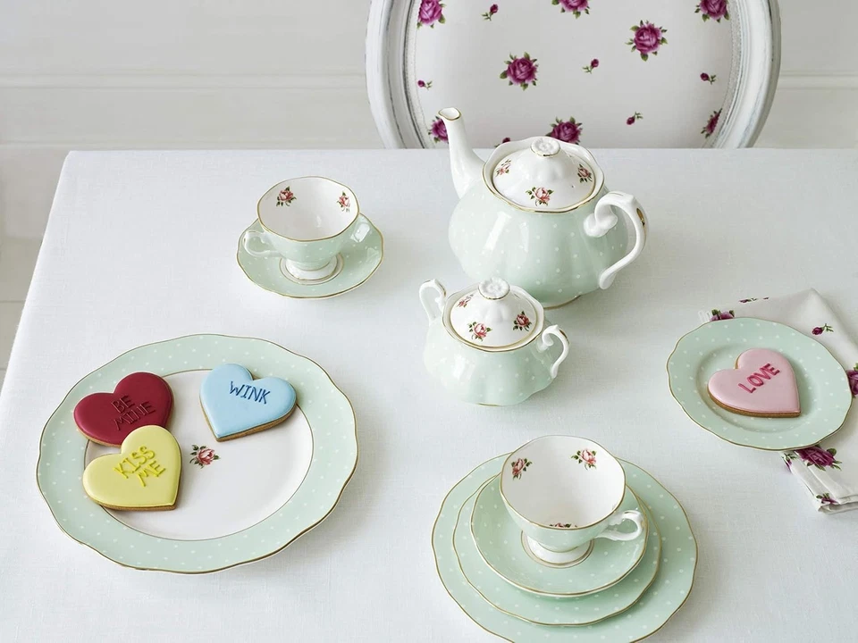 Vibrante Soporte para Pasteles Vintage Rosa Polka Dos Niveles - Excepcional Diseño de China de Hueso Foto 4 de 4