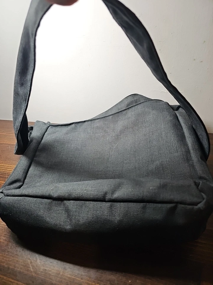 Bolsa tiracolo OGIO Brooklyn tablet mensageiro iPad lona cinza escuro 11 x 10 - Imagem 4 de 4