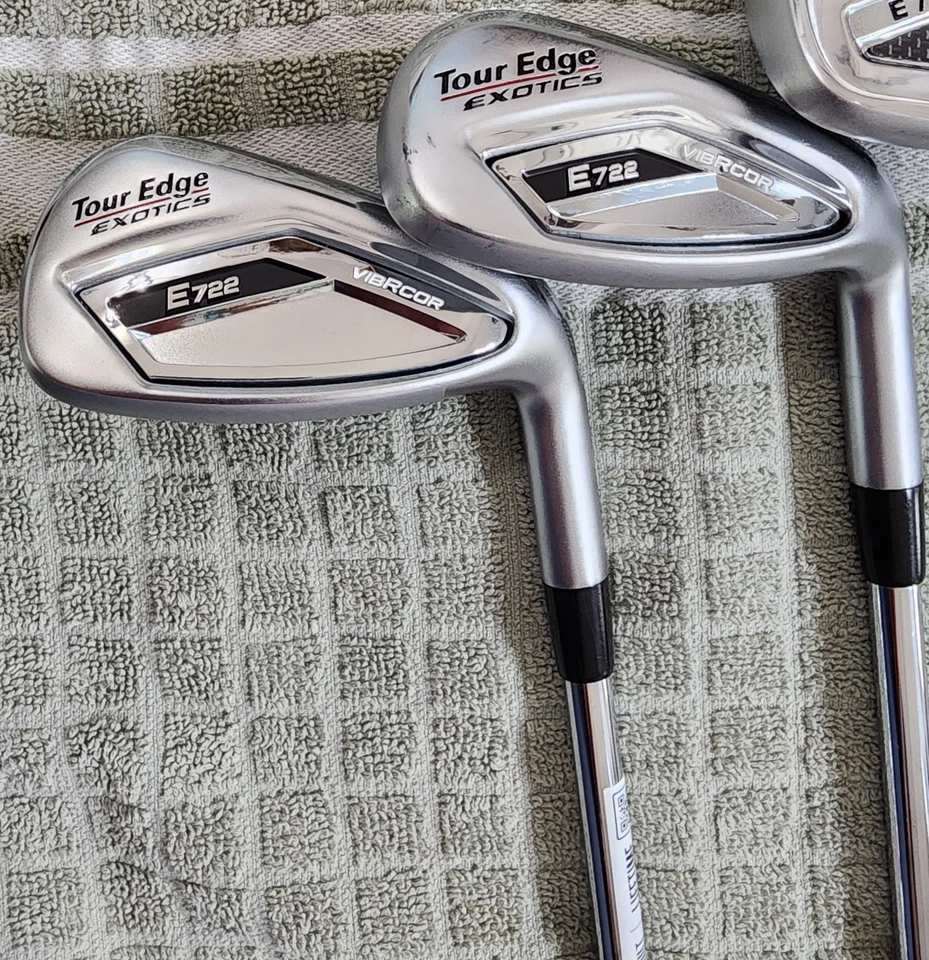 Hierros Tour Edge Exotics E723 6-PW R flex KBS Tour 110 y E722 AW-GW Elevate 95 Foto 2 de 4