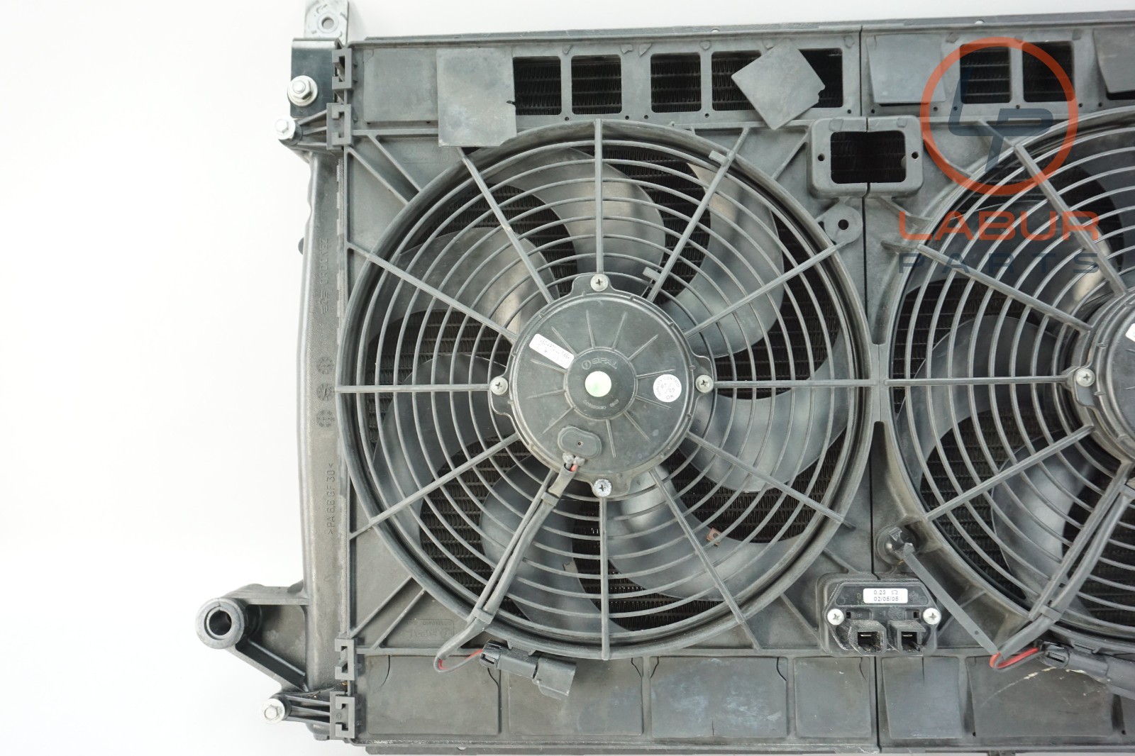M139 05-07 Maserati Quattroporte Engine Cooling Dual Fan Motor & Radiator Z7066