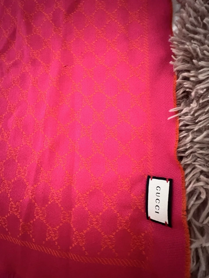 Gucci Wool Scarf Pink and Orange Jacquard GG Logo Reversible Brand New - Image 2 of 4