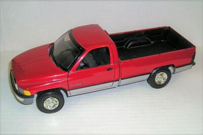 1995 DODGE RAM 2500 MAGNUM SPECIAL EDITION V10 PICK UP 1:18 CASE