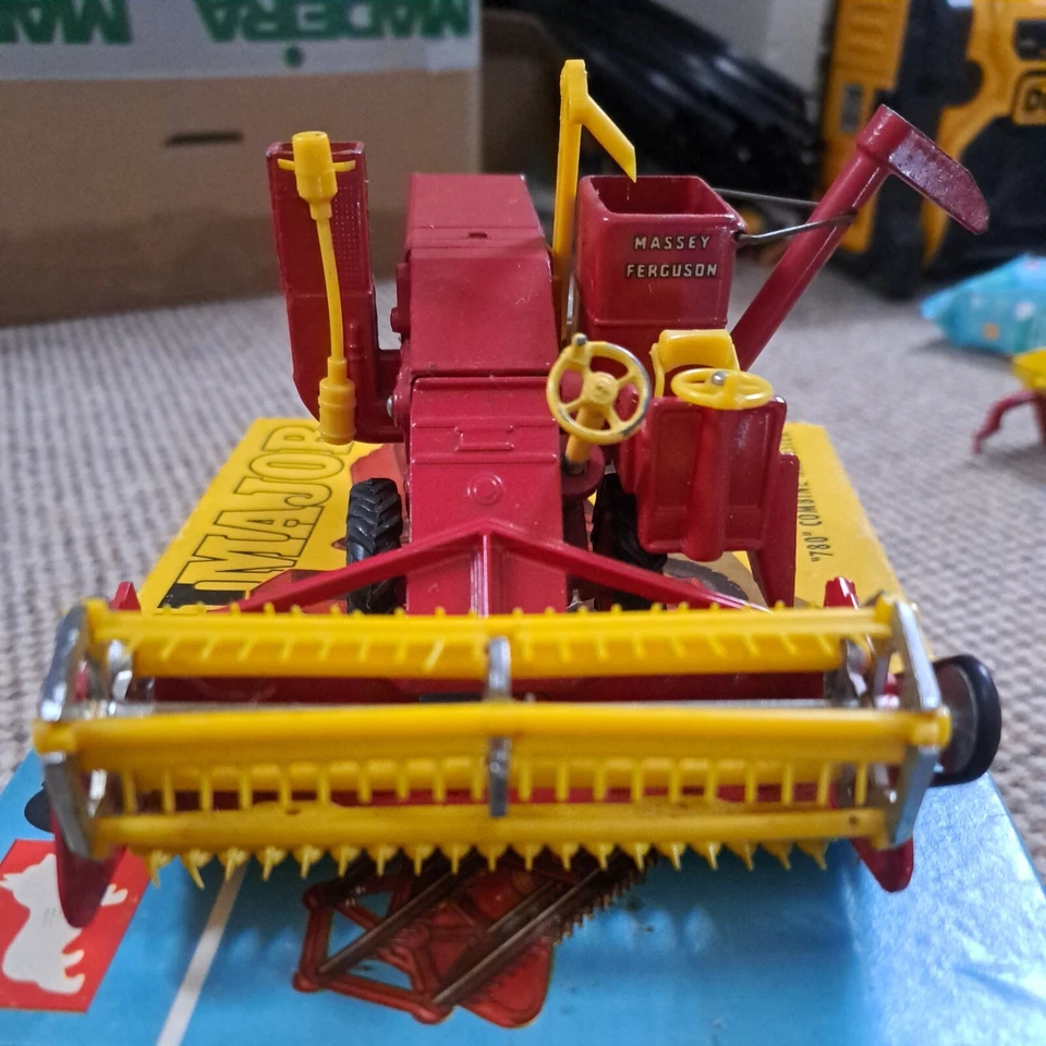CORGI 1111 MASSEY FERGUSON 780 COMBINE HARVESTER. BOXED - Image 2 of 4