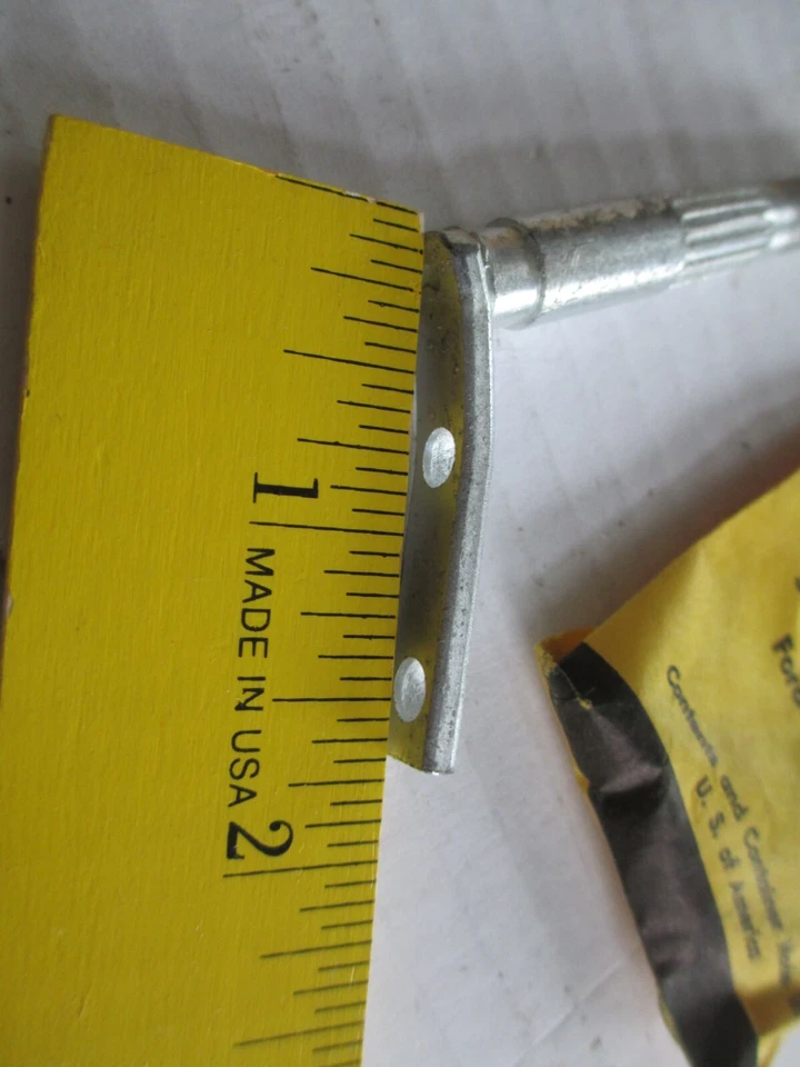 1 pieza NOS Ventana de ventilación delantera derecha Pivote inferior Studebaker 1953-57 Tudor Fordor C67 Foto 2 de 4