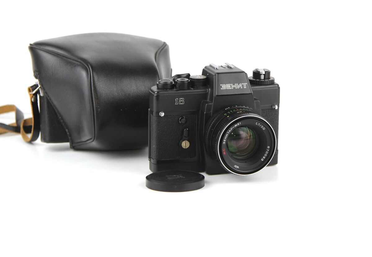 Soviet KMZ camera ZENIT - 18 Lens MC Zenitar - ME - 1 (1,7 Soviet KMZ camera ZENIT - 18 Lens MC Zenitar - ME - 1 (1,7