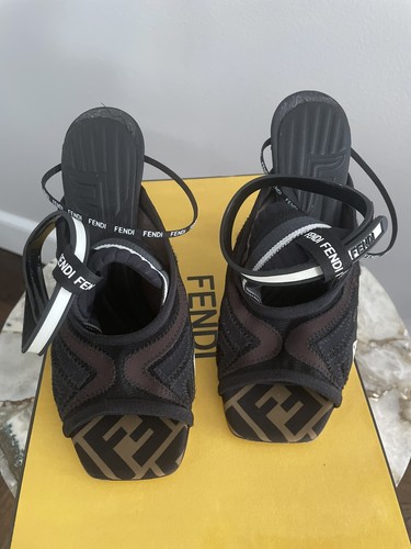 Fendi Sandalo rete mix patch ly ff
