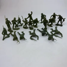 Vintage Army Men Soldiers Lot of  19 Plastic Military Figures Unmarked