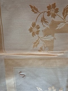 ZWEI Vintage schöne DAMAST Tischwäsche & Servietten Sets Pfirsich & Elfenbein Blumen