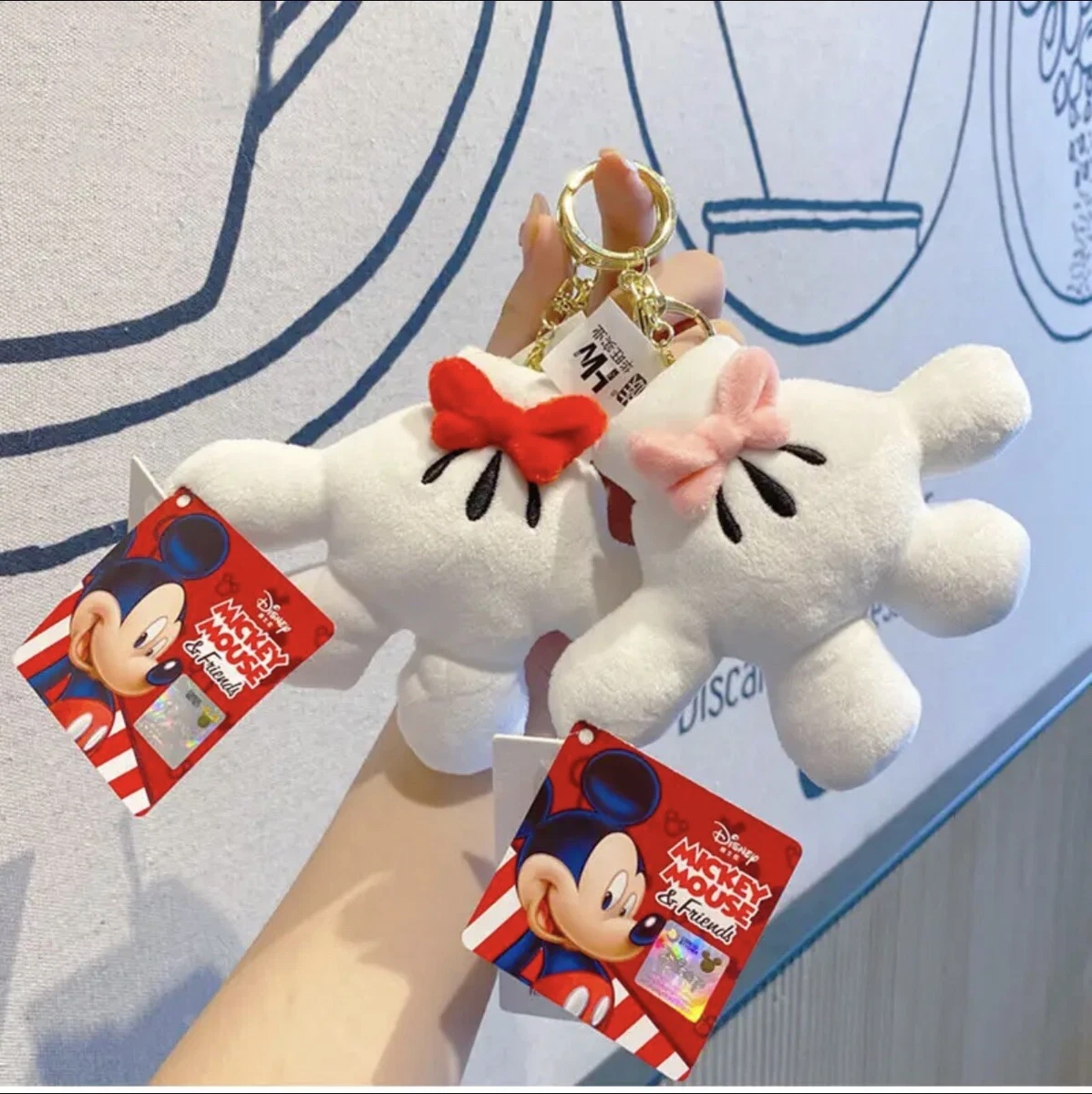 Mickey mouse glove best sale keychain