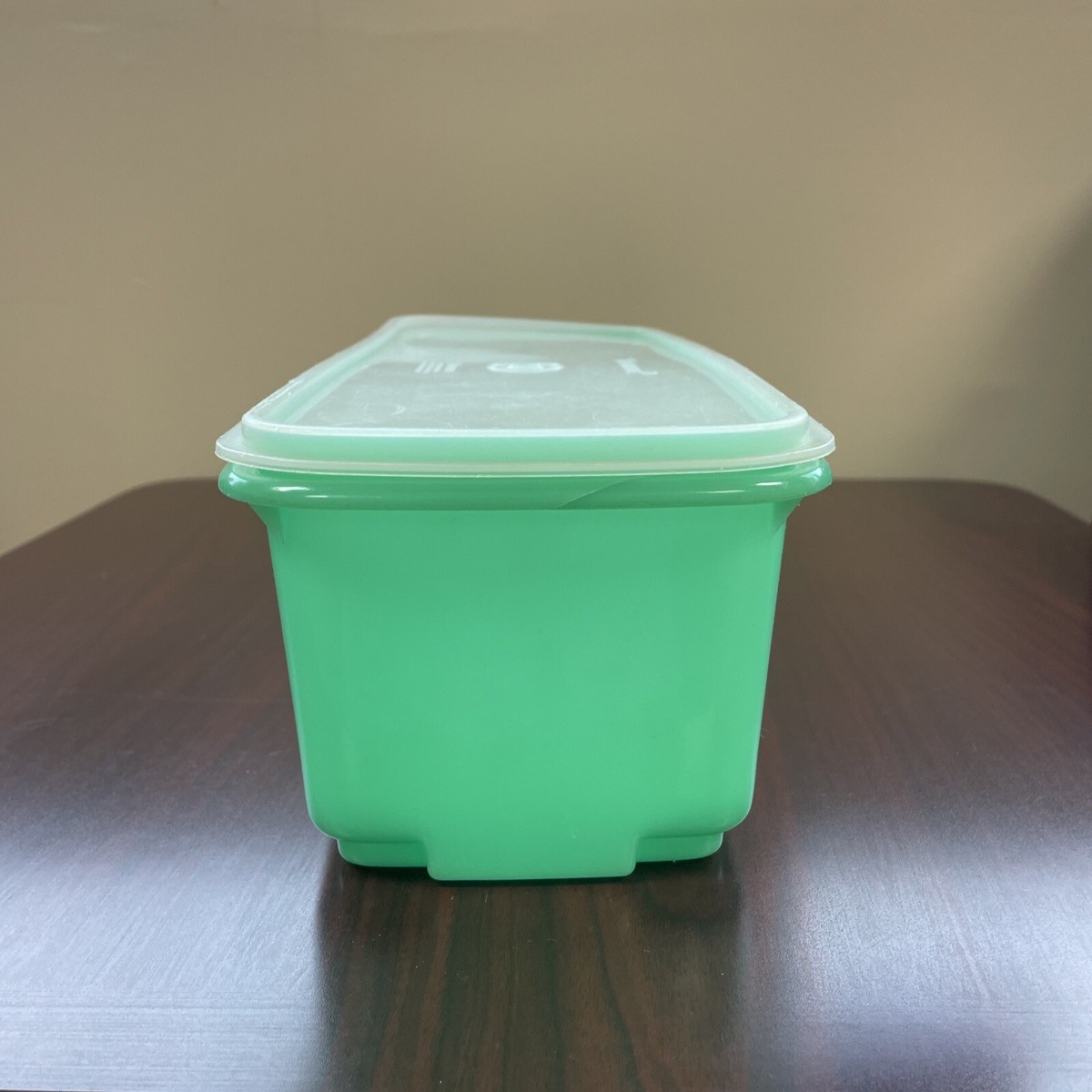 Tupperware Vtg. Jade Green Container 782-2 Celery Keeper Container