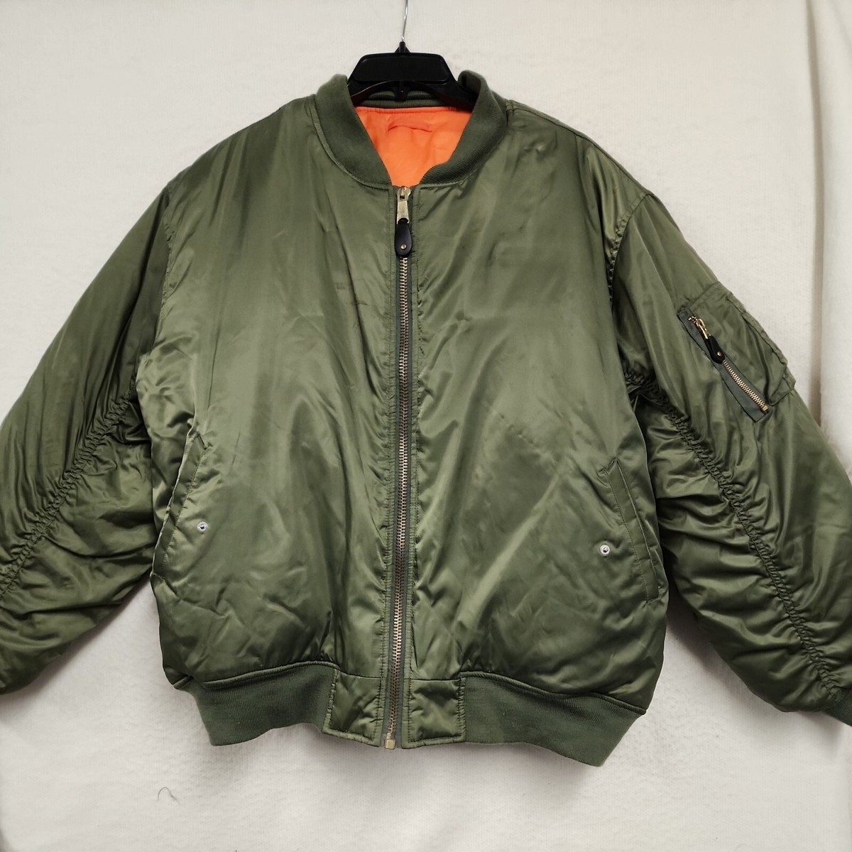 MILITARY BOMBER JACKET, MEN'S XL, LONG SLEEVE. GREEN IN MILITARY BOMBER JACKET, MEN'S XL, LONG SLEEVE. GREEN IN