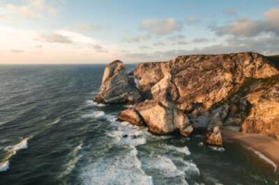 Wandbild: Luftdrohnenaufnahme von Praia da Ursa in Portugal bei [...]
