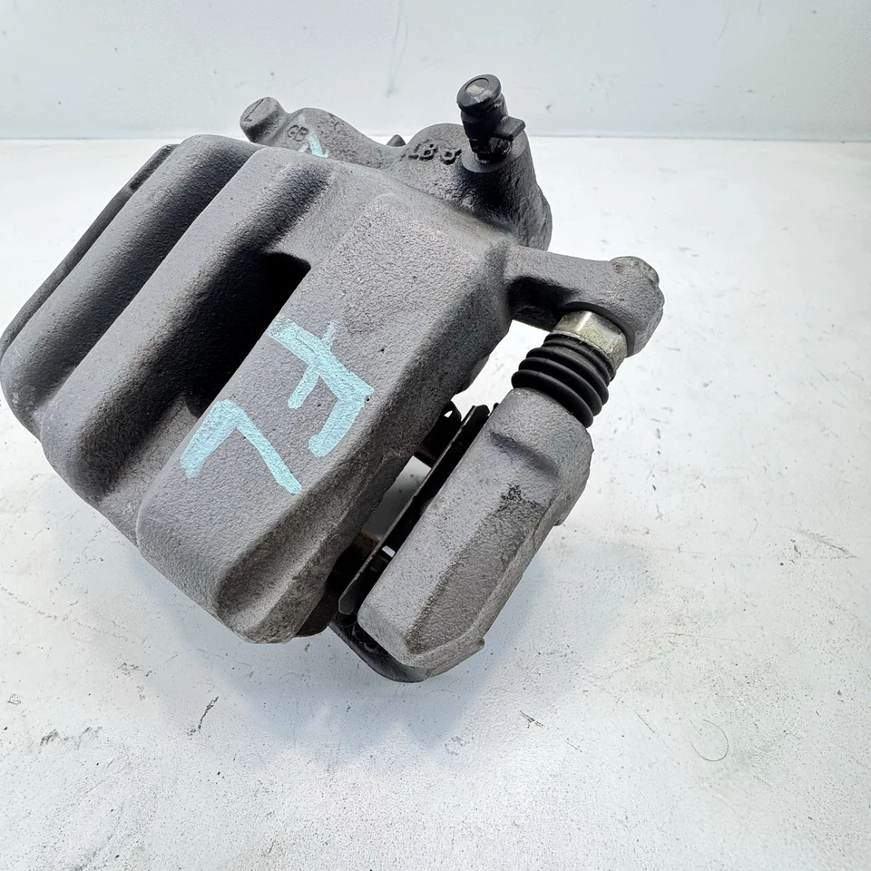 Pinza de freno de disco delantera izquierda Honda Odyssey 2018-2025 OEM Foto 2 de 4