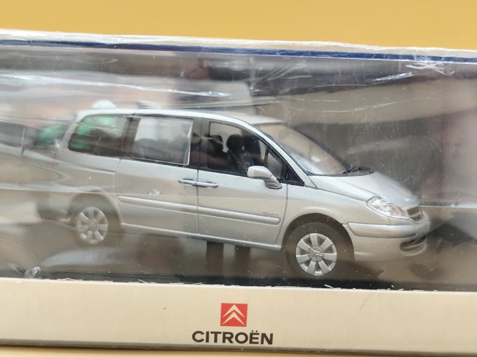 1/43 Citroën C8 Gris 2002 Norev ref: 159201 - Photo 2/2