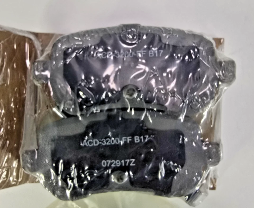 Juego de pastillas de freno traseras de cerámica 14D1326CH para Volkswagen Routan, Dodge Foto 3 de 4