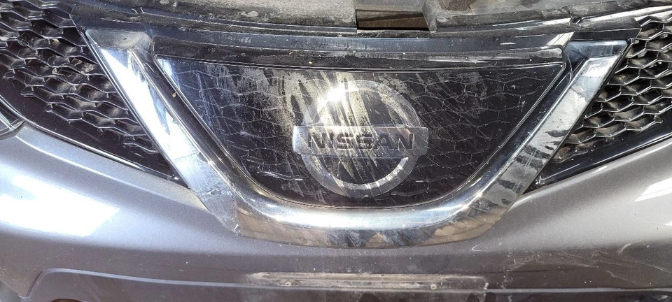 Extensión acampanada guardabarros pasajero derecho Nissan Rogue Sport 19 Foto 3 de 4