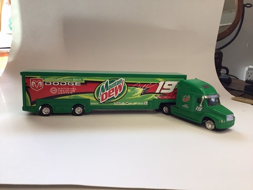 2002 Winners Circle #19 Jeremy Mayfield Trailer Rig - Picture 3 of 16