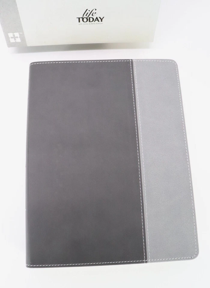 Holy Bible Journal Edition NIV Italian 2 tone leather - Image 4 of 4