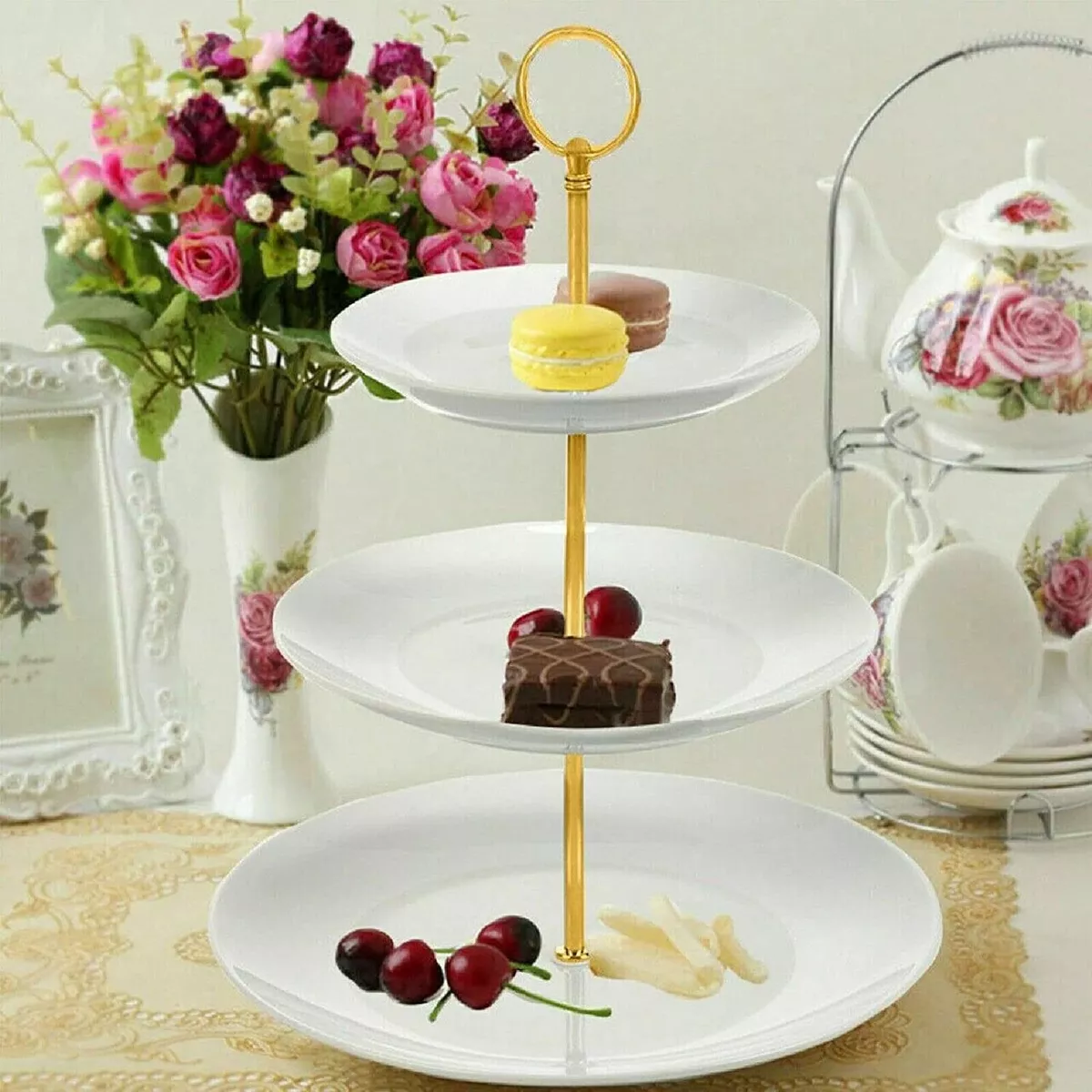 Plastic cake clearance plates with covers