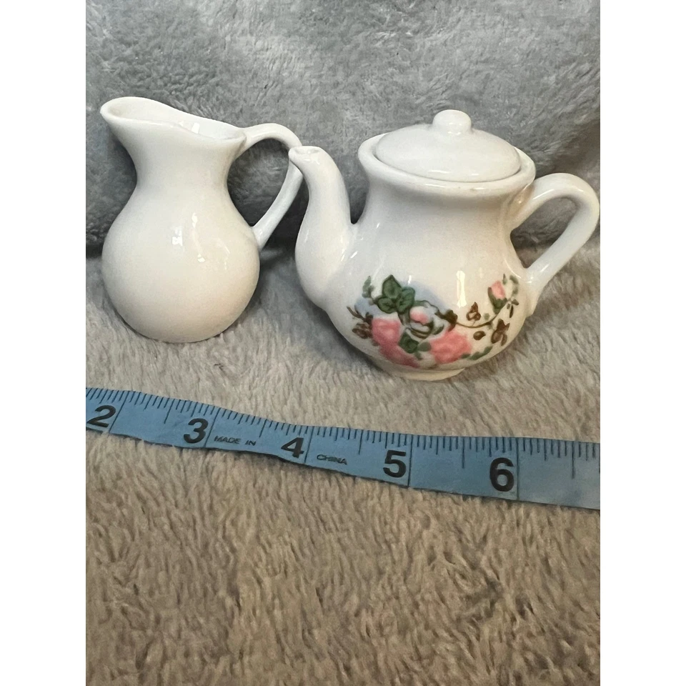 Conjunto miniatura de bule e creme de cerâmica branca design floral rosa - Imagem 2 de 4