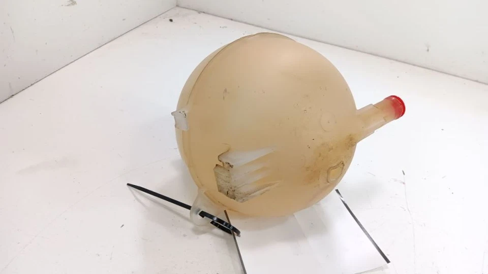 Depósito de refrigerante de desbordamiento de radiador para Chevy Malibu 16-20 Foto 3 de 4