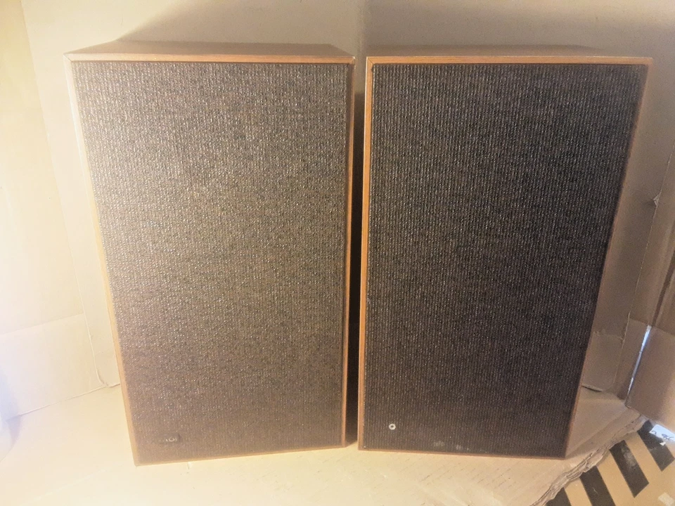Vintage Hitachi Bookshelf Speakers Pair - Wood wired , 4 OHMS, MODEL: -SS21616, - Image 4 of 4