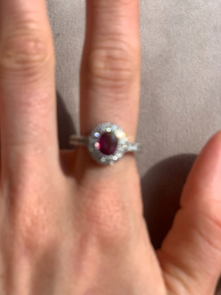 anillo de oro blanco con rubi y diamantes - Imagen 3 de 4