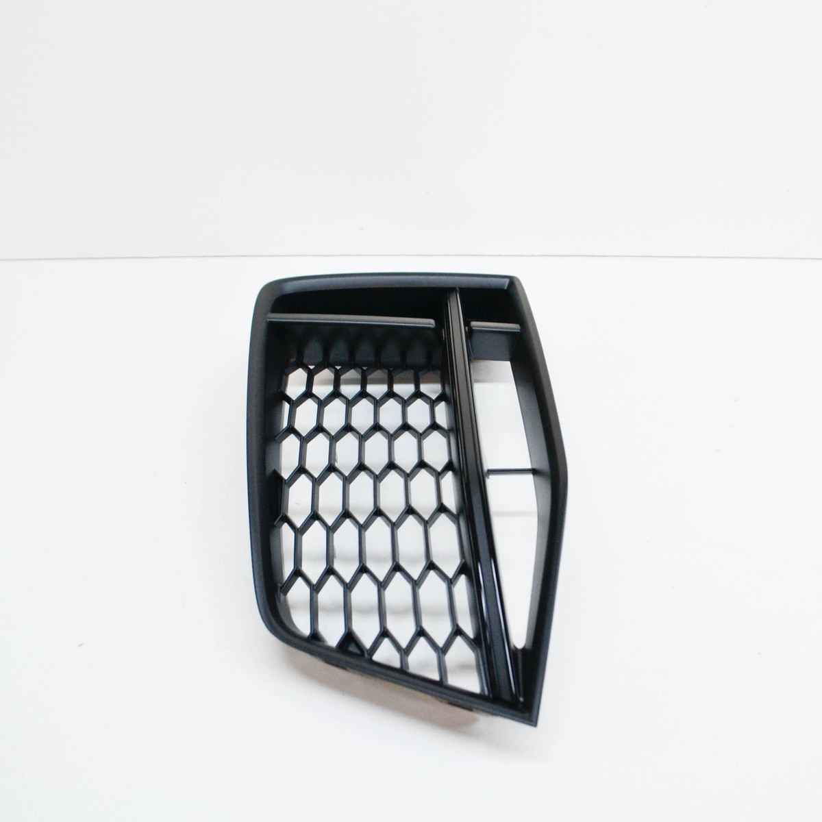 AUDI TT FV FRONT LEFT AIR GUIDE GRILLE 8S0807681B T94