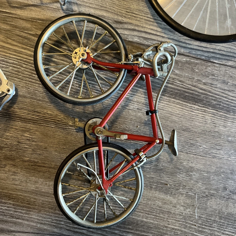 Minibicicleta vintage de metal fundido a presión + varias otras Foto 2 de 4